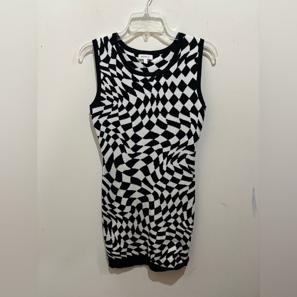 Better Be boutique brand Black and White Geometric Dress, EUC